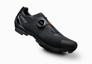 Tretry DMT KM4 Black/Black