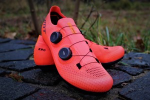 Tretry DMT KR0 Coral/Black 2 (1)