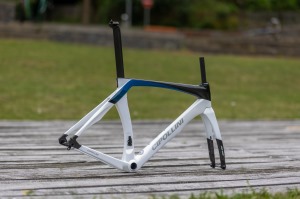 Rámová súprava CIPOLLINI RB1K One DB White Pearl/Carbon/Blue Shiny veľ. L Rámová súprava CIPOLLINI RB1K One DB White Pearl/Carbon/Blue Shiny veľ. L