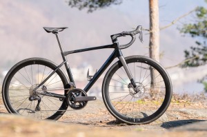 Cestný bicykel CIPOLLINI Dolomia DB Black/Black/Carbon Shiny/Matt M