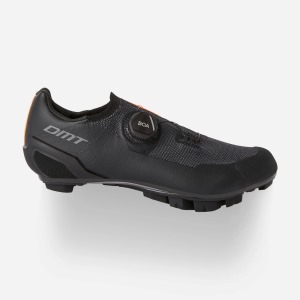 Tretry DMT KM30 Black/Black 1