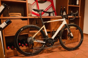 Cestný bicykel CIPOLLINI Dolomia DB White/Sand/Carbon Shiny Matt 2025 M