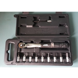 Momentový klíč SUPER B 88920 4-24 NM 1 (1)
