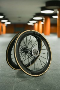 Zapletené kolesá LIGHTWEIGHT FERNWEG 85 EVO PRE D 20/20 Schwarz ED (7)