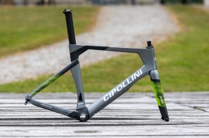 Rámová súprava CIPOLLINI RB1K Ad.One DB Anthracite/Carbon/Lime Matt 2022 XL Rámová súprava CIPOLLINI RB1K Ad.One DB Anthracite/Carbon/Lime Matt 2022 XL