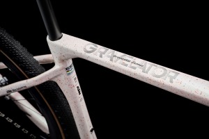 Gravel kolo KTM Gravelator Exonic Spotted White Orange Sram Red XPLR AXS 55 5 (16)