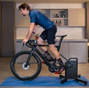 Cyklotrenažer CYCLUS DirectDrive Smart trenažer Cycplus T2 7 (6)
