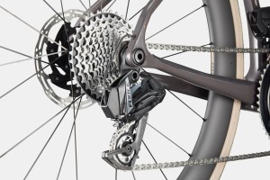 Cestný bicykel CANNONDALE Synapse Carbon 2 SmartSense Copper Ore (6)