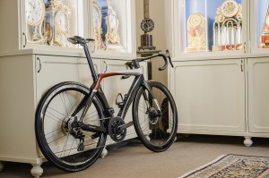 Cestný bicykel CIPOLLINI RB1K One DB Carbon/Silver/Red Metal Shiny M