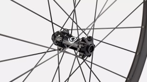 30126-321_CONTROL-SL-VI-SOLIX-29-REAR-24H-SATIN-CARBON-GLOSS-BLK_FRONT-HUB (6)