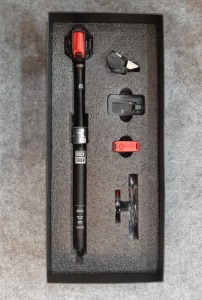 Teleskopická sedlovka ROCK SHOX Reverb AXS balení (1)