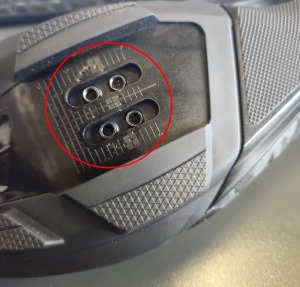 Tretry SHIMANO SH-XC503, čierna veľkosť 45 (1)